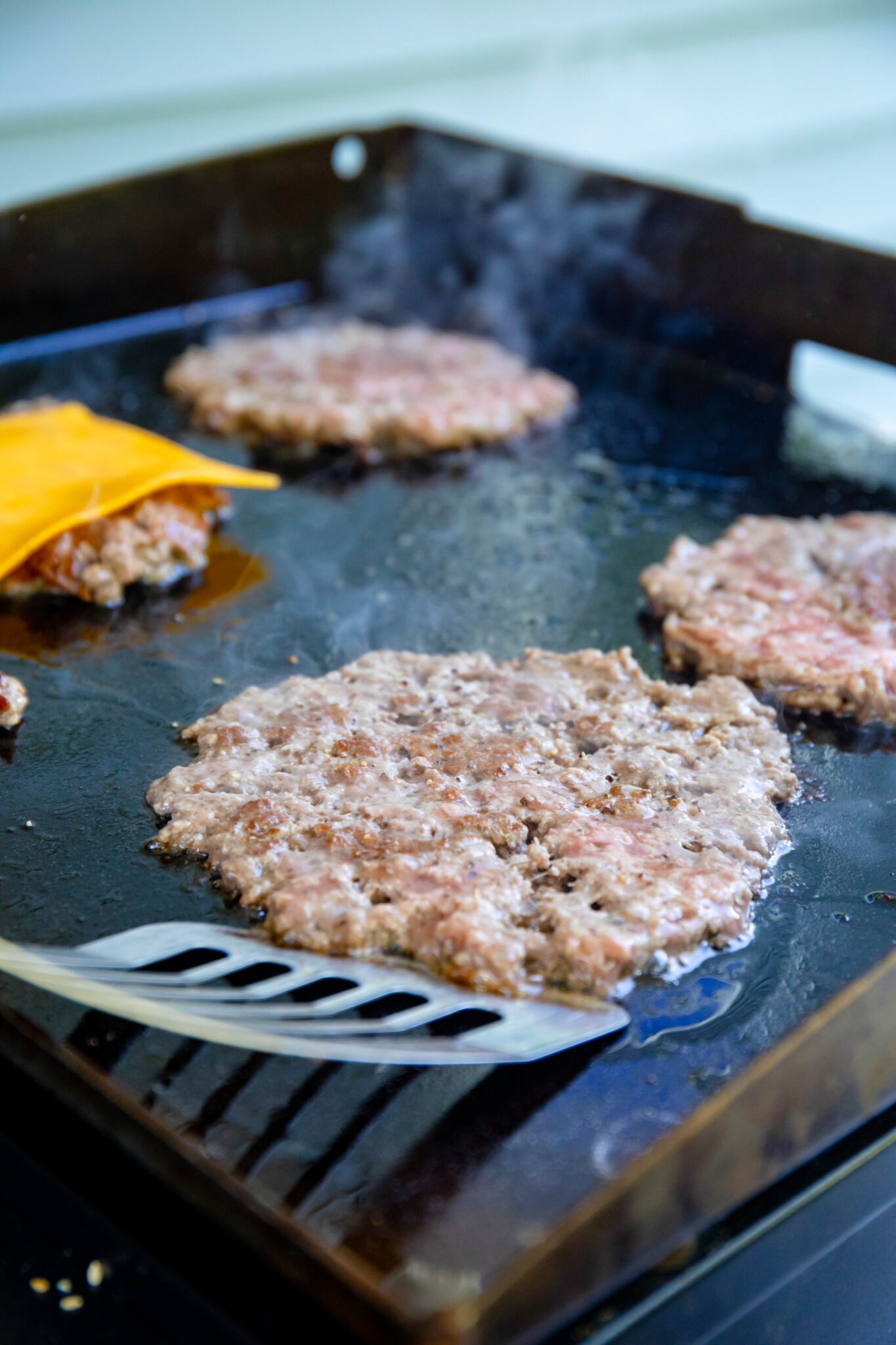 Easy Blackstone Smash Burger Recipe - Cooks with Soul