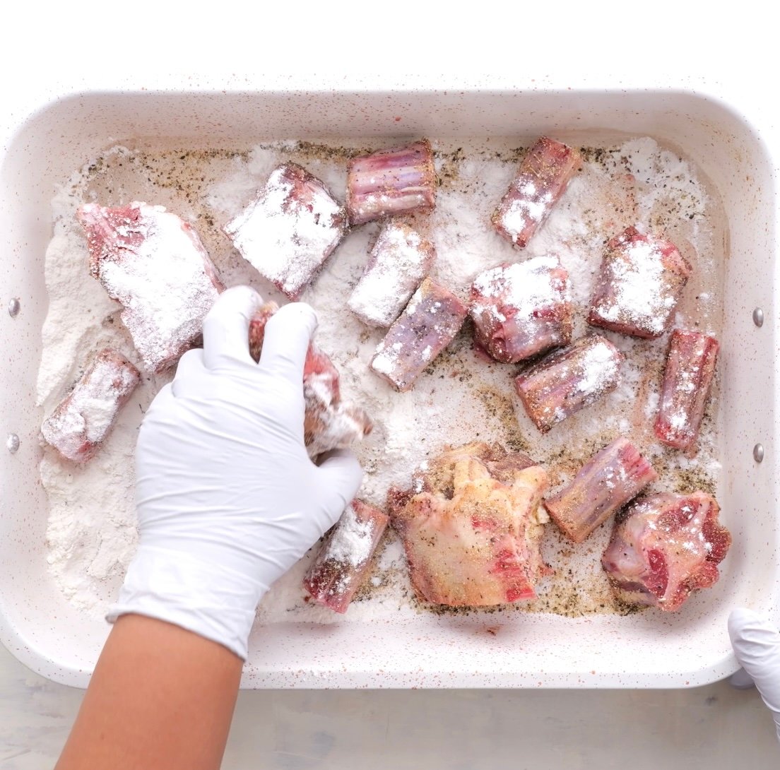 Oxtails coated in flour.
