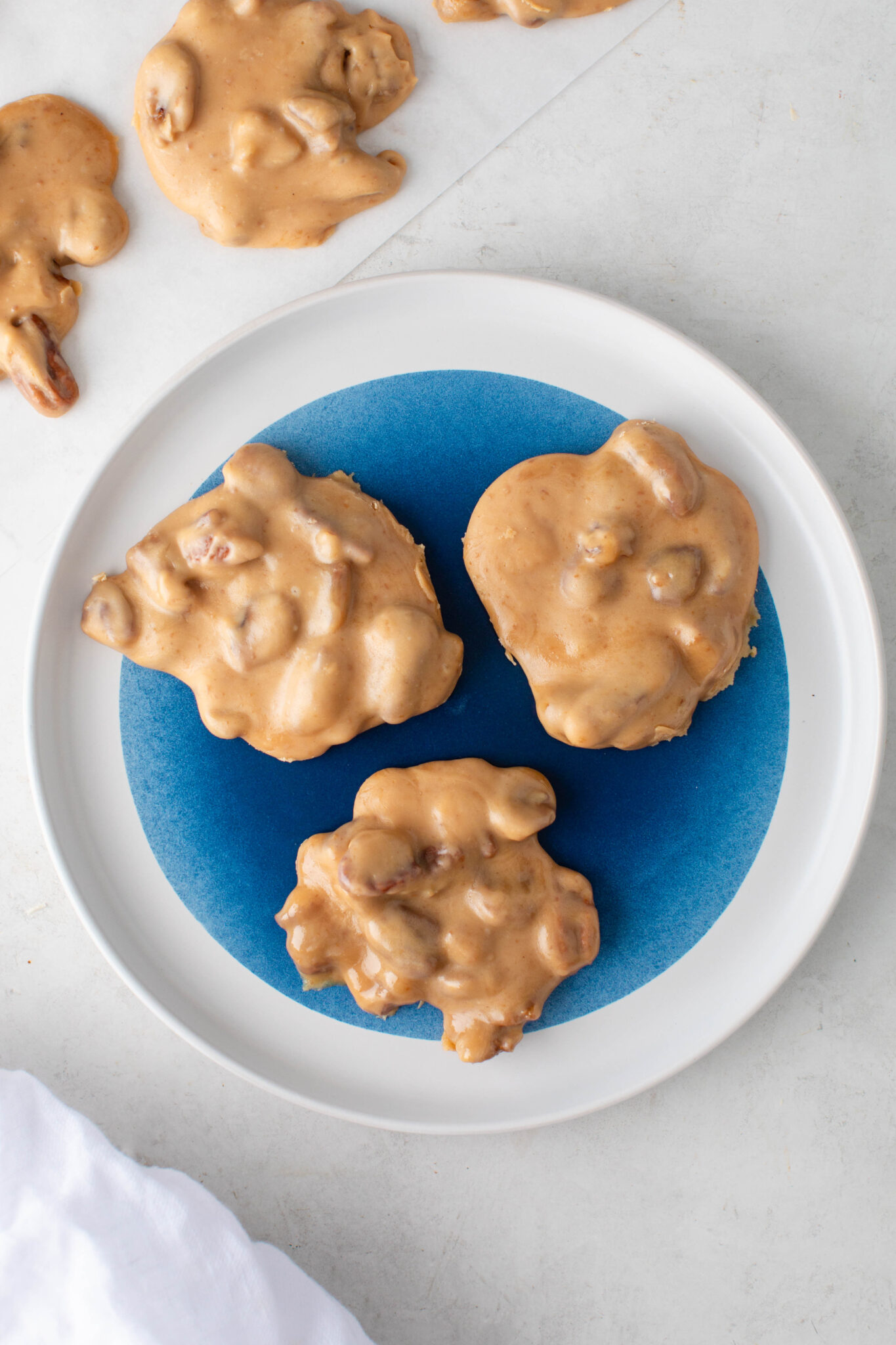 Best New Orleans Pralines (Pecan Candy Recipe) - Cooks with Soul